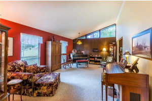 1618 Hilltop Dr, Mt Dora, FL 32757, Sold 05/22/18