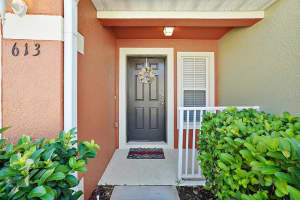 613 Cresting Oak Cir, Orlando, FL 32824, Sold 10/18/21