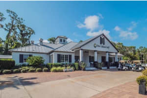 17717 Live Oak Dr, Tavares, FL 32778, Sold 05/31/22