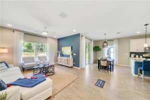 1038 Commuter Dr, Deltona, FL 32738, Sold 10/22/21