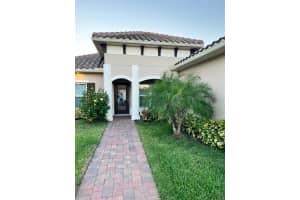 389 Villa Sorrento Cir, Haines City, FL 33844, Sold 04/11/22