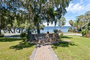 2261 S LAKESHORE DR, CLERMONT, FL 34711 Sold 10/26/22