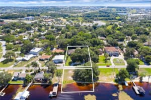 2261 S LAKESHORE DR, CLERMONT, FL 34711 Sold 10/26/22