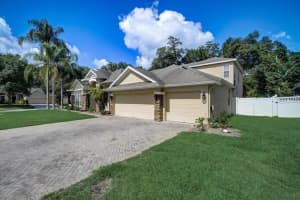 111 E BLUE WATER EDGE DR, EUSTIS, FL 32736 Sold 08/03/22