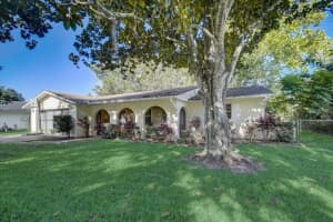 27922 TAMMI DR, TAVARES, FL 32778 Sold 11/02/22