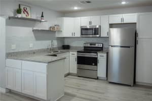 2333 VALLEY DR, APOPKA, FL 32703 Sold 10/19/22