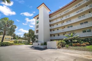 601 N Mc Donald St, Mt Dora, FL 32757, Sold 01/31/23