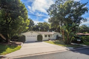 1526 CRESTVIEW DR, MOUNT DORA, FL 32757 Sold 11/04/22