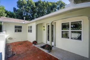 1526 CRESTVIEW DR, MOUNT DORA, FL 32757 Sold 11/04/22