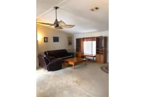 4 CAYMAN CIR, UMATILLA, FL 32784 Sold 10/28/22