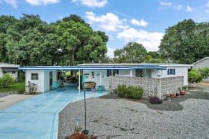 2741 VINDALE RD, TAVARES, FL 32778 Sold 02/17/23