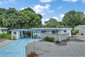 2741 VINDALE RD, TAVARES, FL 32778 Sold 02/17/23
