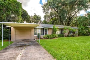 1324 CRESTVIEW DR, MOUNT DORA, FL 32757 Sold 10/21/22