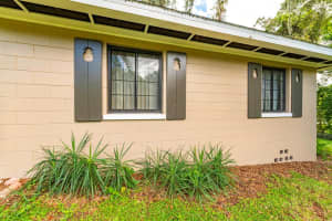 1324 CRESTVIEW DR, MOUNT DORA, FL 32757 Sold 10/21/22