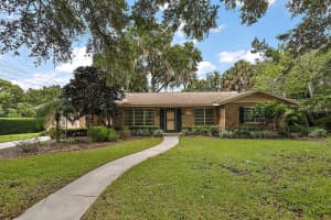 1207 OVERLOOK DR, MOUNT DORA, FL 32757 Sold 10/05/22