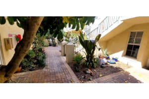 1035 LAKE SHORE DR #102, LAKE PARK, FL 33403 Sold 01/19/23
