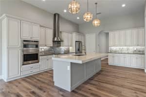 18425 BLUE HERON CIR, TAVARES, FL 32778 Sold 02/27/23