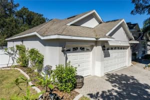 137 W BLUE WATER EDGE DR, EUSTIS, FL 32736 Sold 03/15/23