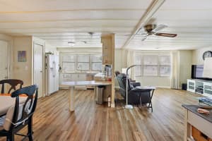 720 Falcon Dr, Tavares, FL 32778, Sold 01/20/23