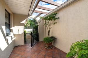 100 S TREMAIN ST #F2, MOUNT DORA, FL 32757 Sold 12/15/23