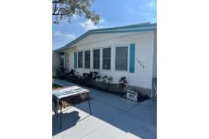 1303 MOHAWK CIRCLE, TAVARES, FL 32778 Sold 04/19/23