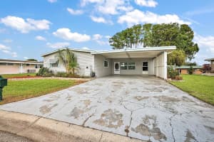 916 SUNSET CIRCLE, TAVARES, FL 32778 Sold 05/09/23