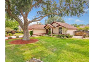 2750 GABLES DRIVE, EUSTIS, FL 32726 Sold 08/17/23