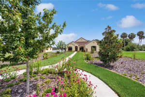 380 LAKESHORE AVENUE, UMATILLA, FL 32784 Sold 02/05/25