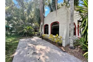2100 SHERIDAN ROAD, MOUNT DORA, FL 32757 Sold 01/16/24