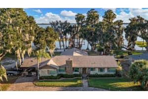 1241 W Lakeshore Dr, CLERMONT