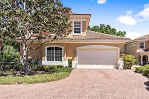 26142 AVENIDA LAS COLINAS #2B, HOWEY IN THE HILLS, FL 34737 Sold 12/10/25