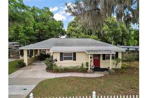 1120 1ST AVENUE, MOUNT DORA, FL 32757 Sold 11/20/24