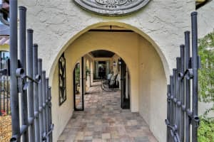 32720 LAKESHORE DRIVE, TAVARES, FL 32778 Sold 03/11/25