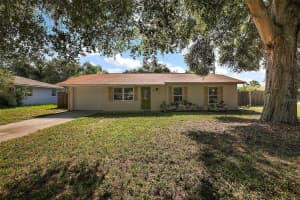 1391 CEDAR AVENUE, TAVARES, FL 32778 Sold 01/21/25