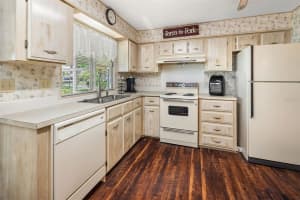 1213 APACHE CIRCLE, TAVARES, FL 32778 Sold 10/04/24