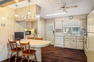 1213 APACHE CIRCLE, TAVARES, FL 32778 Sold 10/04/24