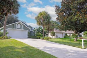 6107 LANDINGS BOULEVARD, LADY LAKE, FL 32159 Sold 12/23/24