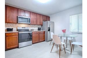 16 ESCONDIDO CIRCLE, ALTAMONTE SPRINGS, FL 32701 Sold 03/19/25