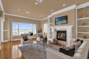 305 SHADOW HARBOUR LN #305, MOUNT DORA, FL 32757 Sold 01/03/25