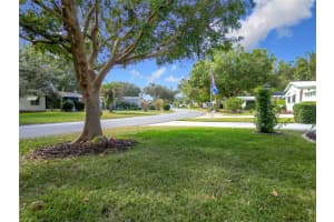 647 RAINBOW BOULEVARD, THE VILLAGES, FL 32159 Sold 03/14/25