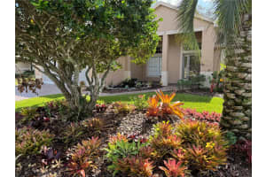 21630 KING HENRY AVENUE, LEESBURG, FL 34748 - MLS#MFRG5089393