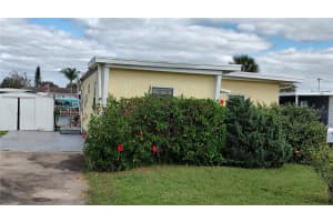 1432 SOUTH SHORE DRIVE, TAVARES, FL 32778 Sold 04/25/25