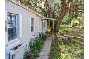 300 COLLINS STREET, UMATILLA, FL 32784 Sold 01/10/25