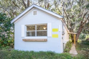 300 COLLINS STREET, UMATILLA, FL 32784 Sold 01/10/25