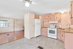 524 JASON DRIVE, LADY LAKE, FL 32159 Sold 12/31/24