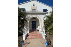 100 MYRTLE STREET, HOWEY IN THE HILLS, FL 34737 Sold 08/05/25