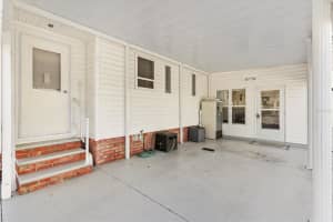 638 RAINBOW BOULEVARD, LADY LAKE, FL 32159 Sold 04/04/25