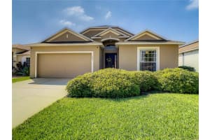 223 Knollwood Dr, DAVENPORT