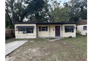 305 MOSS STREET, LEESBURG, FL 34748 Sold 01/24/25
