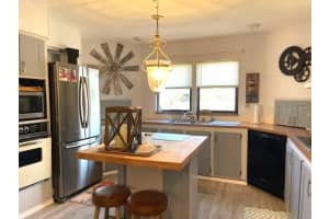 10 N BOBWHITE, WILDWOOD, FL 34785 Sold 04/30/25